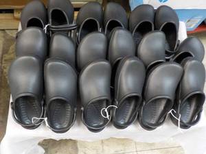 9 pair New Childrens Clogs size 131