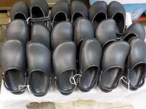 9 pair New Childrens Clogs size 131