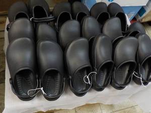 9 pair New Childrens Clogs size 131