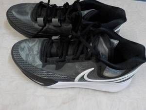 New Nike Tennis Shoes size 8.5 and more