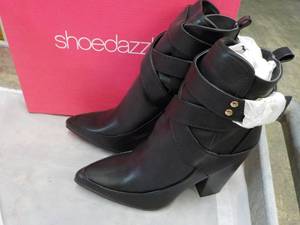 Shoe Dazzle size 8 New Lizz Black Boots