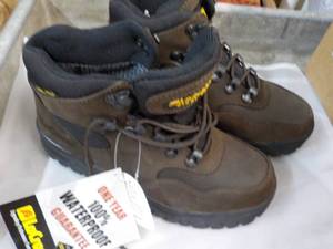 La Crosse Womens size 6.5 Waterproof Boots