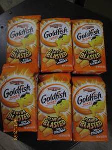 6 6.6oz bags of goldfish baked flavor blast best by date of 32024