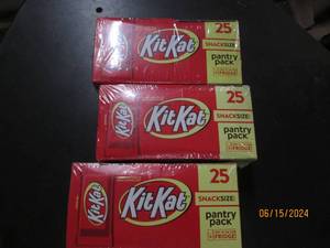 3 kit kat pantry packs best by date of 022024