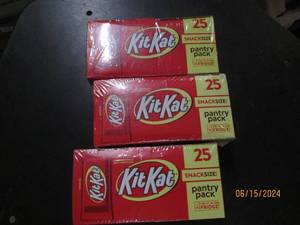 3 kit kat pantry packs best by date of 022024