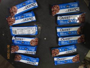 62..12 oz quest oatmeal chocolate chip cookie bars best by date of 112024