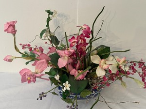 lot 45A image: Lovely Faux Floral Arrangement