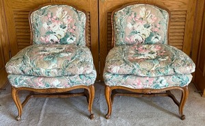 lot 41 image: Pair of Lovely Vintage Upholstered Chairs