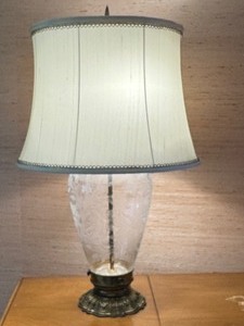 lot 42 image: Vintage Elegant Table Lamp