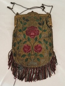 lot 81 image: Antique Beaded Handbag