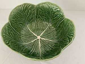 lot 61 image: Vintage Bordallo Pinheiro Green Cabbage Tall Salad Serving Bowl