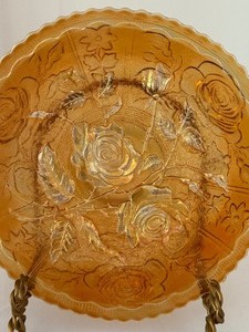 lot 66 image: Vintage Imperial Glass Rose Plate  Vintage Carnival Glass Rose Design Plate