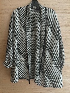 lot 70 image: Chicos Travelers Collection Black and White Geometric Open Front Blazer