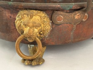 lot 49 image: Vintage Lion Figurine Footed Copper Planter