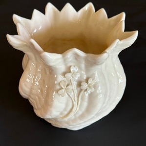 lot 58 image: Vintage Belleek Vase, Black Label