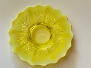 lot 4 image: Vintage 11 Fenton Cactus Topaz Opalescent Serving Platter
