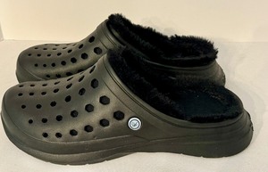 lot 113 image: Pair of New JoyBees Cozy Clogs, Size 10