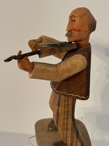lot 100 image: Vintage Hand Carved Wooden Anri Violin Player