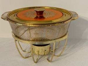 lot 96 image: Vintage Georges Briard Covered Casserole Dish with Warming Sand