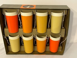lot 94 image: Vintage Town and Country Therma Glass Set