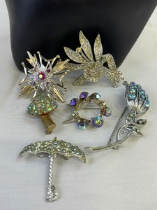 lot 202 image: Vintage Sparkly Jewelry including Rhinestones