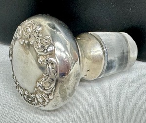 lot 207 image: Vintage Sterling Silver Bottle Stopper