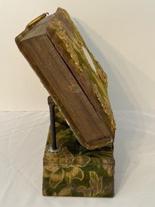 lot 16 image: Antique Victorian Edwardian Ornate Velvet & Brass Photo Album