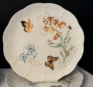 lot 90 image: Set of Four Lenox Butterfly Meadow Dinner Plates