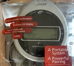 lot 132 image: New Bose Triport CD Music System