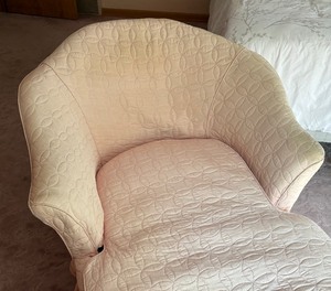 lot 133 image: Vintage Pale Pink Chaise Lounge Chair