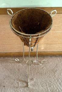 lot 136 image: Nice Vintage Plant Stand