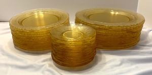 lot 138 image: Yellow Depression Glass Grouping