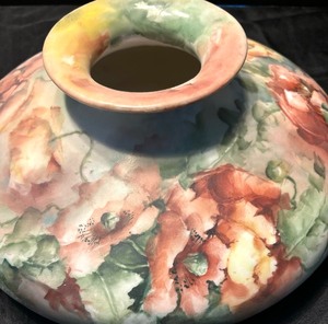 lot 142 image: Vintage T & V of France Vase