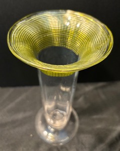 lot 143 image: Lovely Vintage Yellow Accented Vase