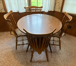 lot 144 image: Vintage Dining Table with Four Chairs