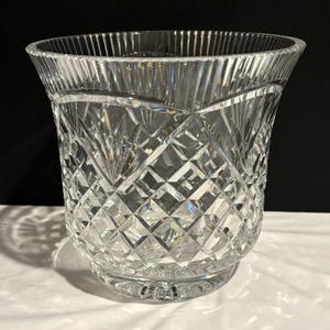lot 154 image: Crystal Bowl by Sculptured Crystal Ireland LTD
