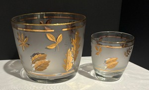 lot 159 image: 8 Vintage Libbey Gold Leaf Old Fashion Glasses with Ice Bucket and Caddy