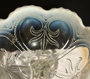 lot 175 image: Vintage EAPG Jefferson Glass Beaded Fleur De Lis White to Opalescent Footed Bowl