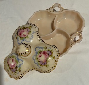 lot 183 image: Vintage Cambridge Glass Crown Tuscan Divided Lidded Dish