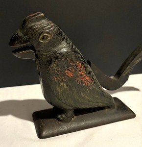 lot 184 image: Vintage Cast Iron Bird Nutcracker