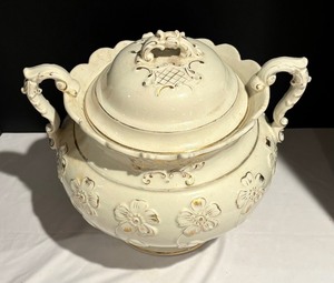 lot 187 image: Haynes White Ironstone Chamber Pot with Cover