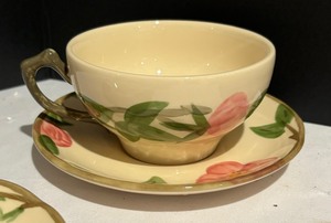lot 197 image: Vintage Franciscan Cups and Saucers