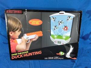 lot 2 image: New 8-Bit Games Over The Door Duck Hunting