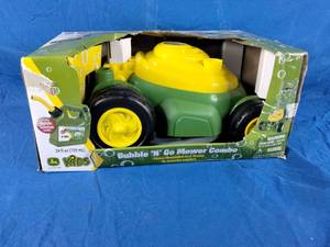 lot 23 image: New John Deere Kids Bubble N Go Mower