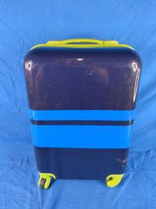 lot 35 image: Bioworld Blue and Green Hard Sided Carry On Childrens Luggage
