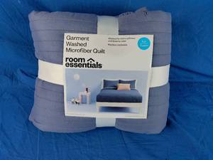 lot 43 image: New Room Essentials Microfiber Quilt Full  Queen Size