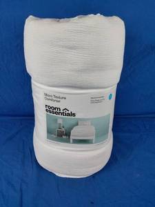 lot 45 image: New Room Essentials Micro Texture Comforter XL Twin Size
