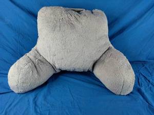 lot 53 image: Room Essentials Bed Rest