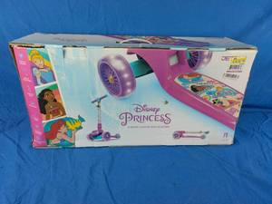lot 61 image: Disney Princess 3 Wheel Light Up Scooter