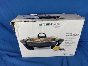 lot 109 image: New 12-Inch Ceramic Skillet, Ceramic, Black